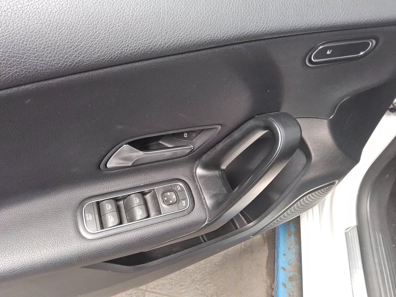 Mercedes-Benz A 180 d automatik • LED • koža — 9