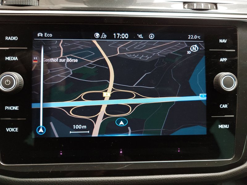 Volkswagen Tiguan 2.0 TDI 4MOTION Life automatik • ACC • LED — 18