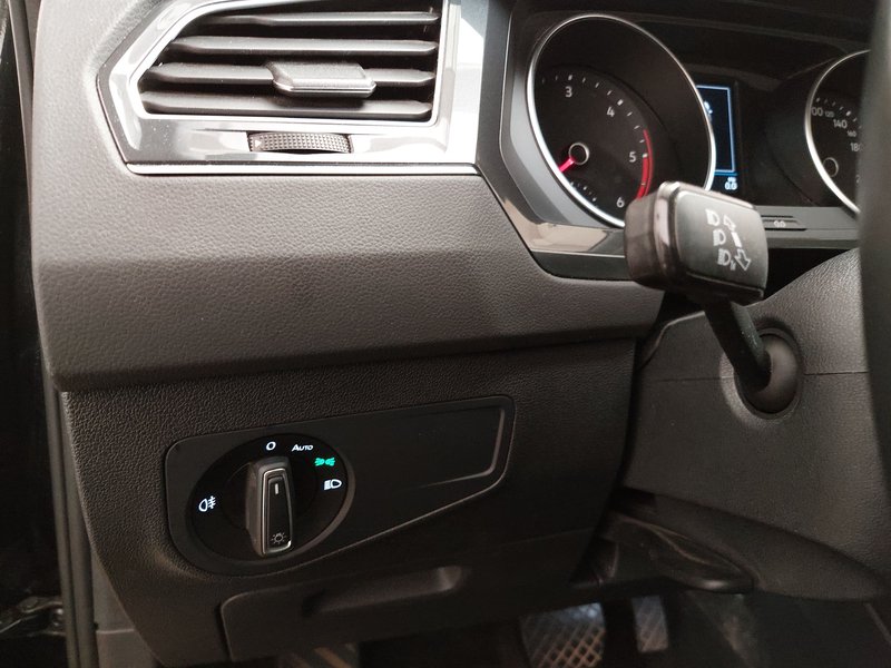 Volkswagen Tiguan 2.0 TDI 4MOTION Life automatik • ACC • LED — 7