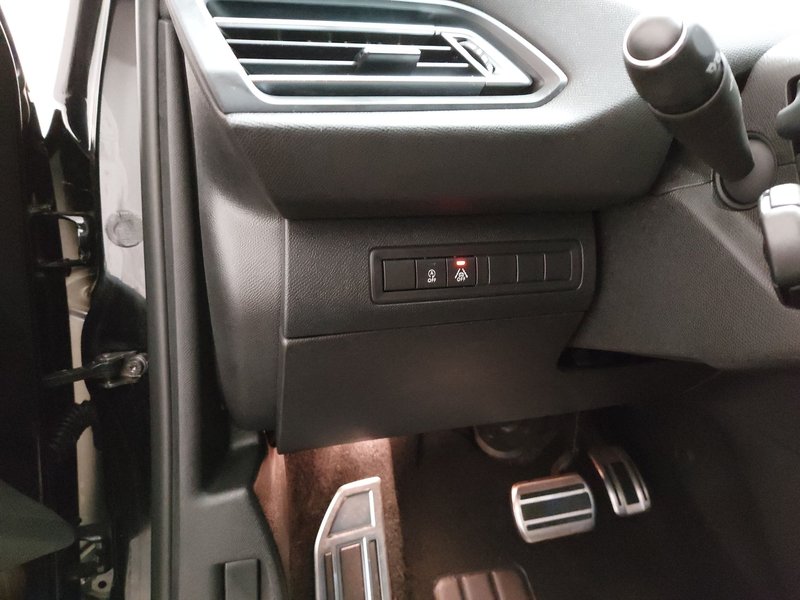 Peugeot 308 1.5 BlueHDi automatik GT Pack • Sjedala s masažom • AHK — 7
