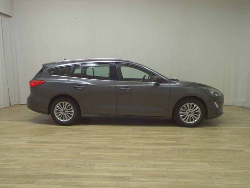 Ford Focus Turnier 1.5 EcoBlue automatik Titanium • bežično punjenje • LED