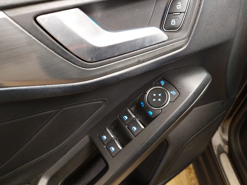 Ford Focus Turnier 1.5 EcoBlue automatik Titanium • bežično punjenje • LED — 5