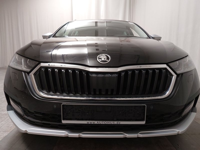 Škoda Octavia Kombi 2.0 TDI automatik 4x4 Scout • AHK • Full LED — 10