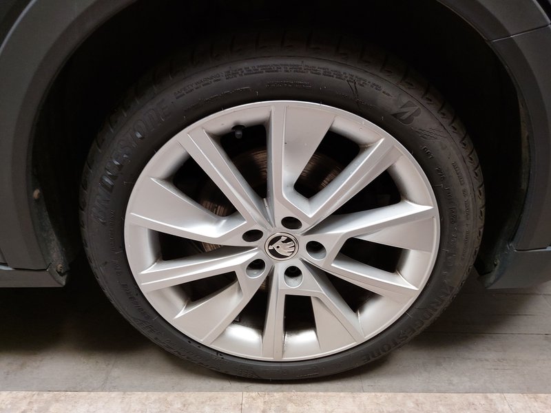 Škoda Octavia Kombi 2.0 TDI automatik 4x4 Scout • AHK • Full LED — 11