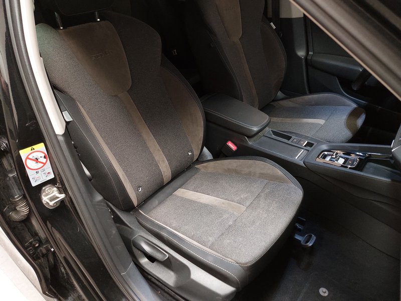 Škoda Octavia Kombi 2.0 TDI automatik 4x4 Scout • AHK • Full LED — 12