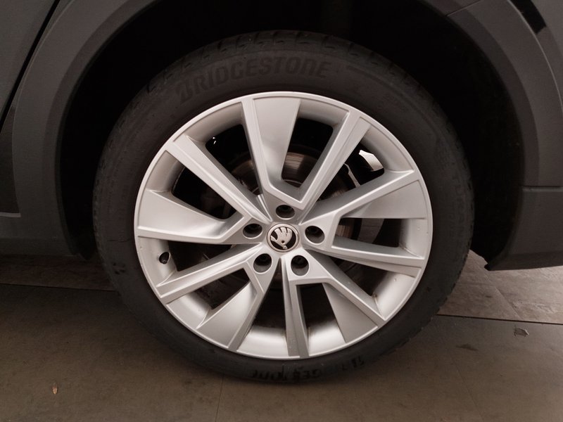 Škoda Octavia Kombi 2.0 TDI automatik 4x4 Scout • AHK • Full LED — 14