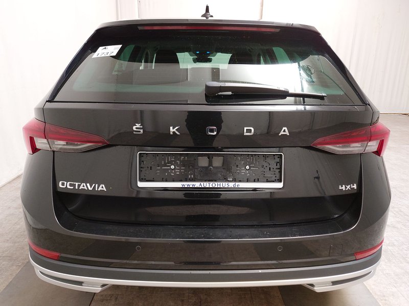 Škoda Octavia Kombi 2.0 TDI automatik 4x4 Scout • AHK • Full LED — 16
