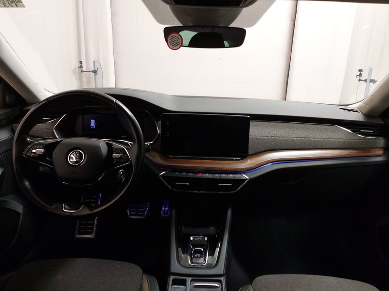 Škoda Octavia Kombi 2.0 TDI automatik 4x4 Scout • AHK • Full LED — 18