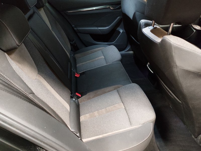 Škoda Octavia Kombi 2.0 TDI automatik 4x4 Scout • AHK • Full LED — 22