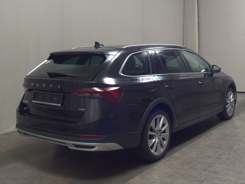Škoda Octavia Kombi 2.0 TDI automatik 4x4 Scout • AHK • Full LED — 4
