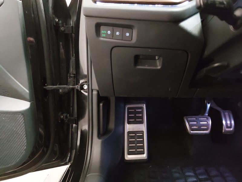 Škoda Octavia Kombi 2.0 TDI automatik 4x4 Scout • AHK • Full LED — 7