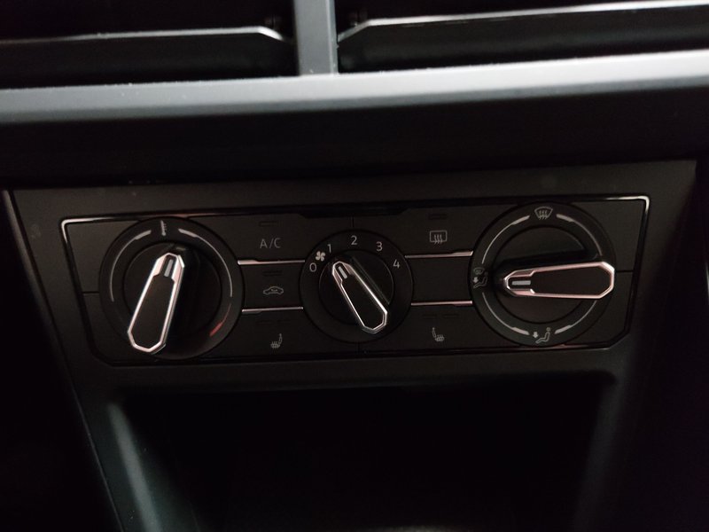 Volkswagen Polo 1.0 TSI • LED • digitalni instrumenti — 19
