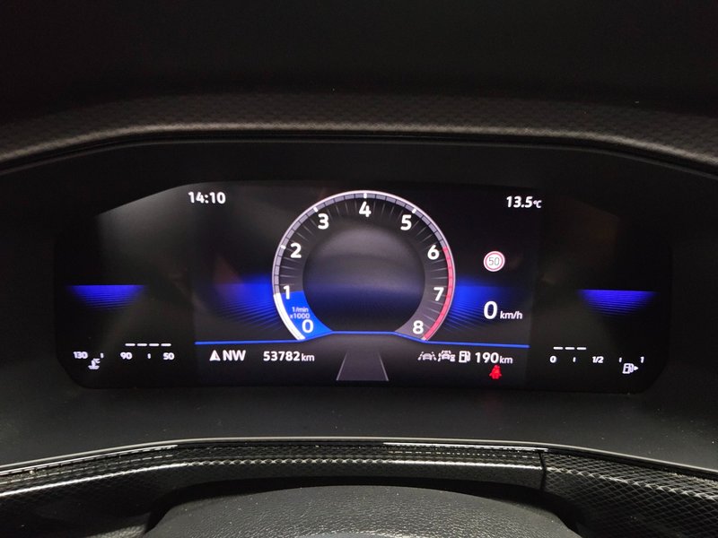 Volkswagen T-Cross 1.0 TSI Life • ACC • Full LED — 8