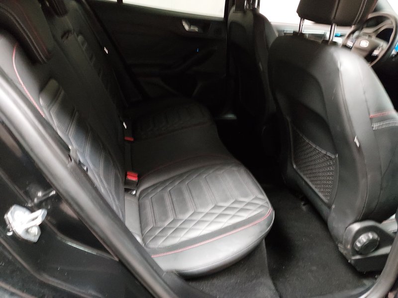 Ford Focus Turnier 1.5 EcoBlue automatik ST-Line Vignale • HUD • ACC — 12