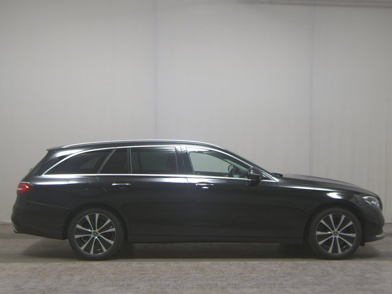 Mercedes-Benz E 220 d karavan automatik Avantgarde • LED • digitalni instrumenti