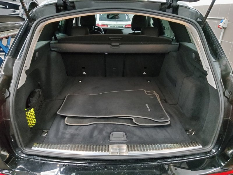 Mercedes-Benz E 220 d karavan automatik Avantgarde • LED • digitalni instrumenti — 12