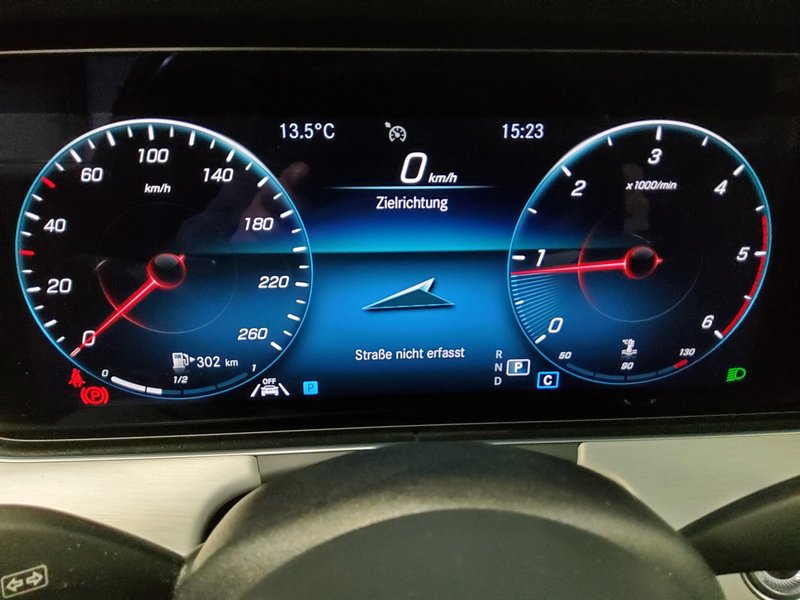 Mercedes-Benz E 220 d karavan automatik Avantgarde • LED • digitalni instrumenti — 8