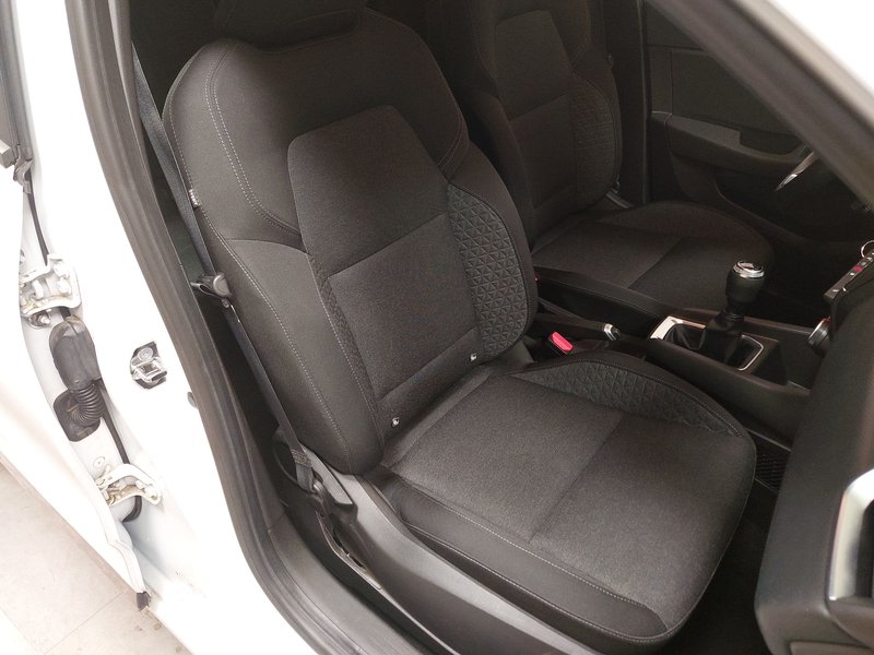 Renault Clio 1.0 • Full LED — 10