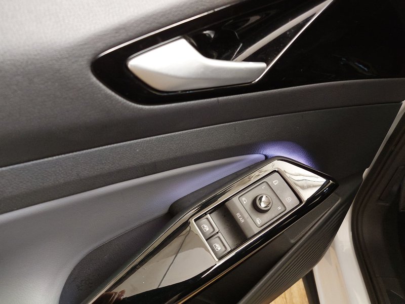 Volkswagen ID.4 Pure Performance • ACC • bežično punjenje — 5