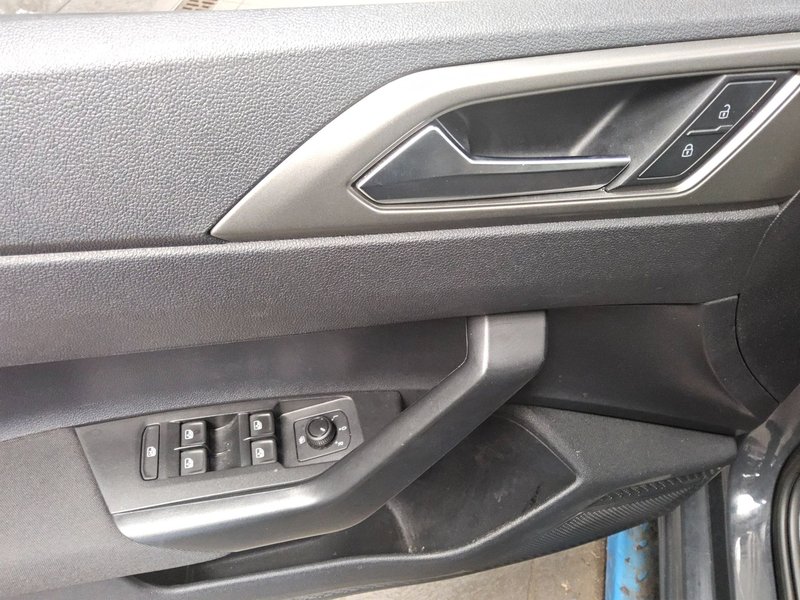 Volkswagen Polo 1.0 TSI automatik • ACC • djelomično kožni interijer — 9