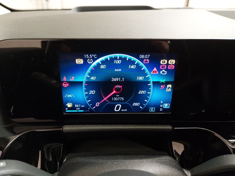 Mercedes-Benz GLA 220 d automatik Progressive • AHK • 360° kamera — 24