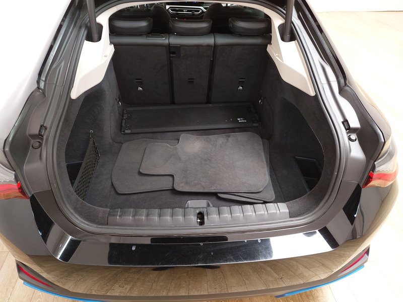 BMW i4 Gran Coupé eDrive35 • električna peta vrata • Full LED — 18
