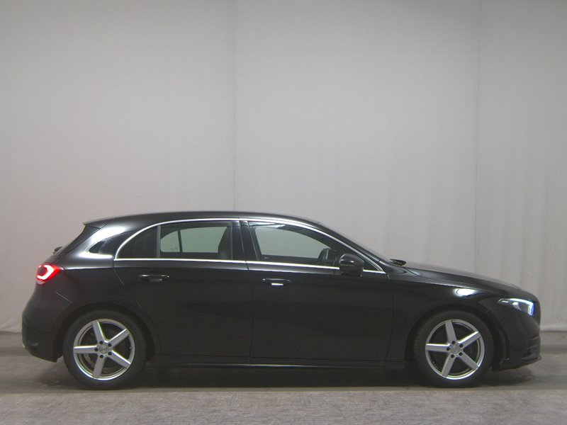 Mercedes-Benz A 220 d automatik AMG Line • ACC • digitalni instrumenti