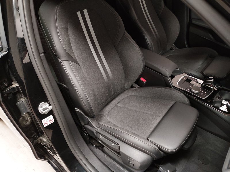 BMW 118i Sport Line automatik • LED • AHK — 10