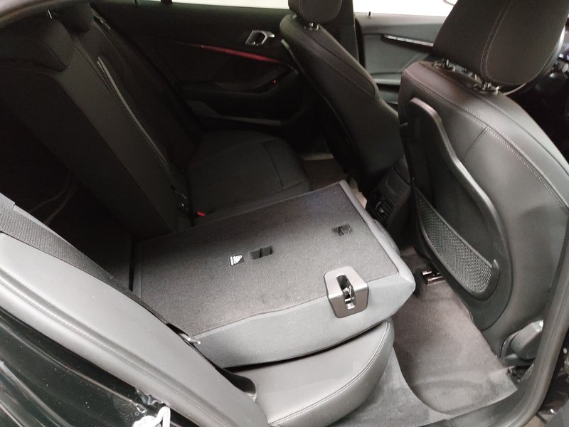 BMW 118i Sport Line automatik • LED • AHK — 11