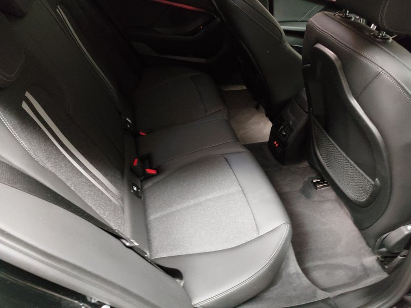 BMW 118i Sport Line automatik • LED • AHK — 12