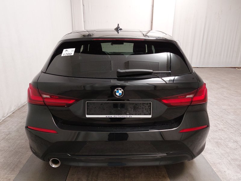 BMW 118i Sport Line automatik • LED • AHK — 14