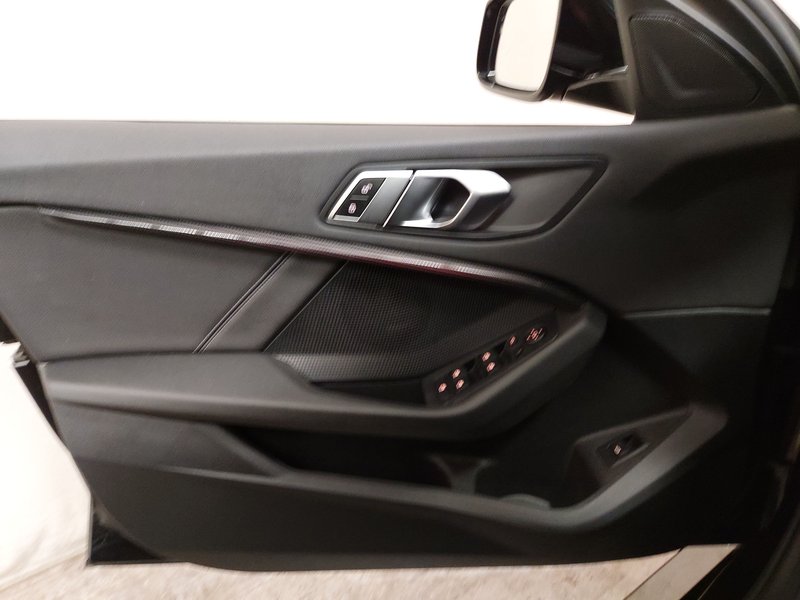 BMW 118i Sport Line automatik • LED • AHK — 5