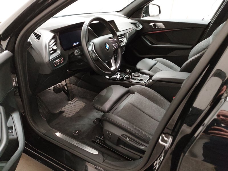 BMW 118i Sport Line automatik • LED • AHK — 6