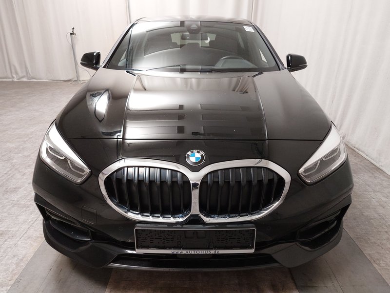 BMW 118i Sport Line automatik • LED • AHK — 9