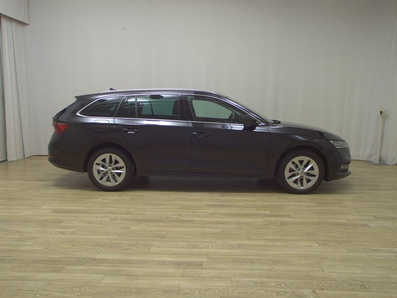 Škoda Octavia Kombi 2.0 TDI automatik Style • ACC • AHK