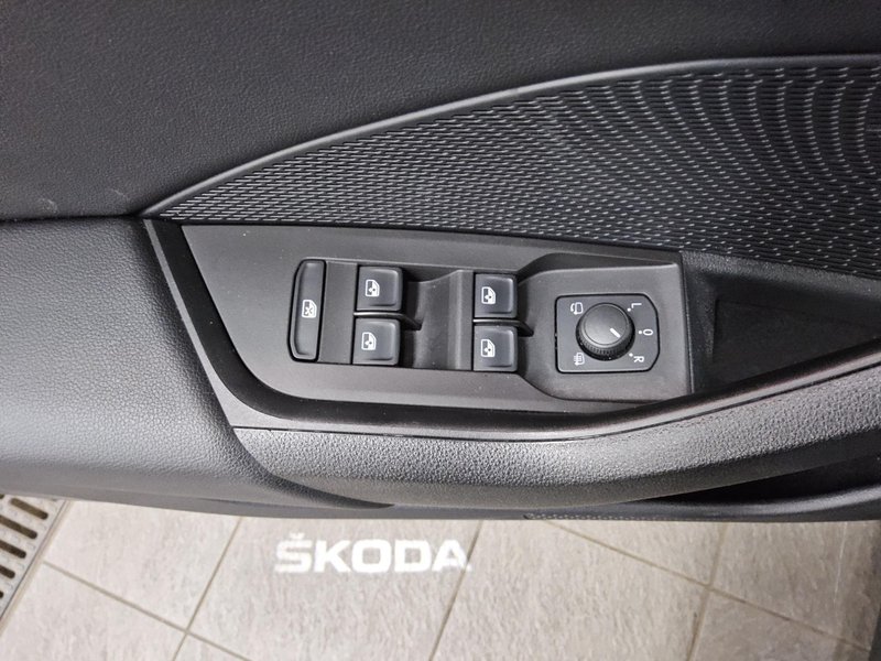 Škoda Octavia Kombi 2.0 TDI automatik Style • ACC • AHK — 10