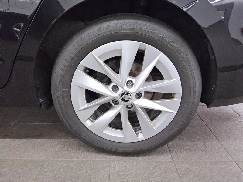 Škoda Octavia Kombi 2.0 TDI automatik Style • ACC • AHK — 11