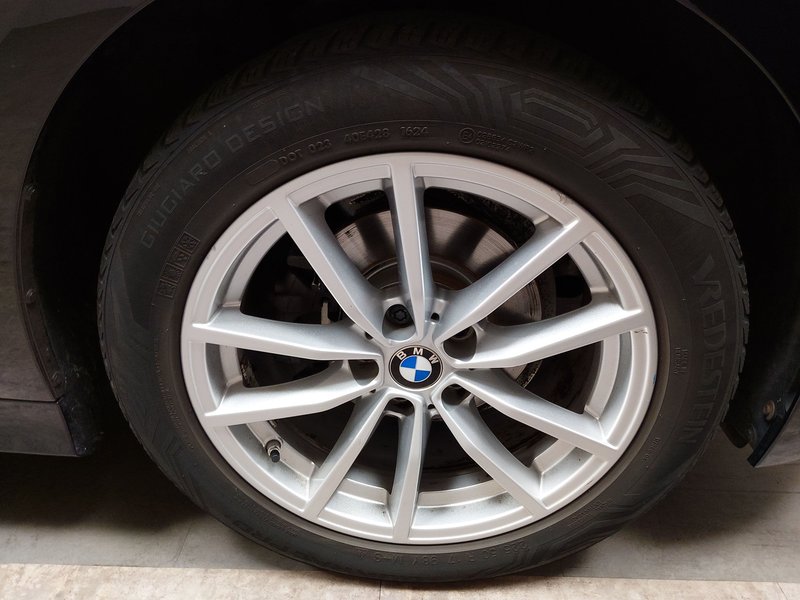 BMW 318i Touring automatik • HUD • LED — 11