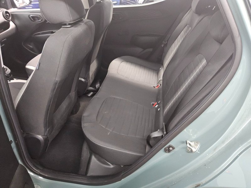 Hyundai i10 1.0 — 12