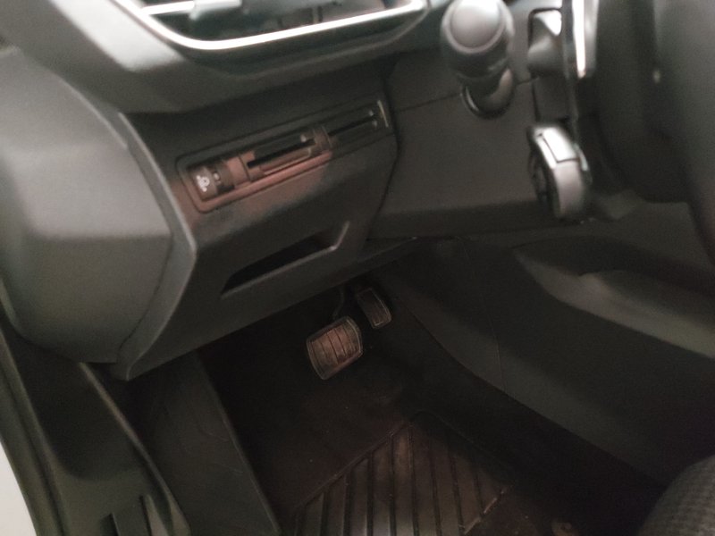 Peugeot 3008 1.5 BlueHDi automatik Active • ACC • kuka — 7