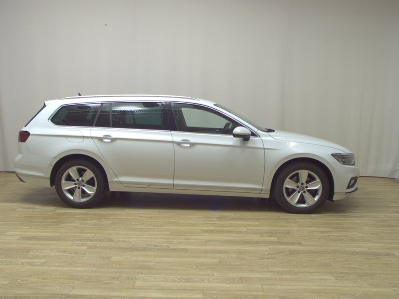 Volkswagen Passat Variant 2.0 TDI 4MOTION automatik Elegance • bežično punjenje