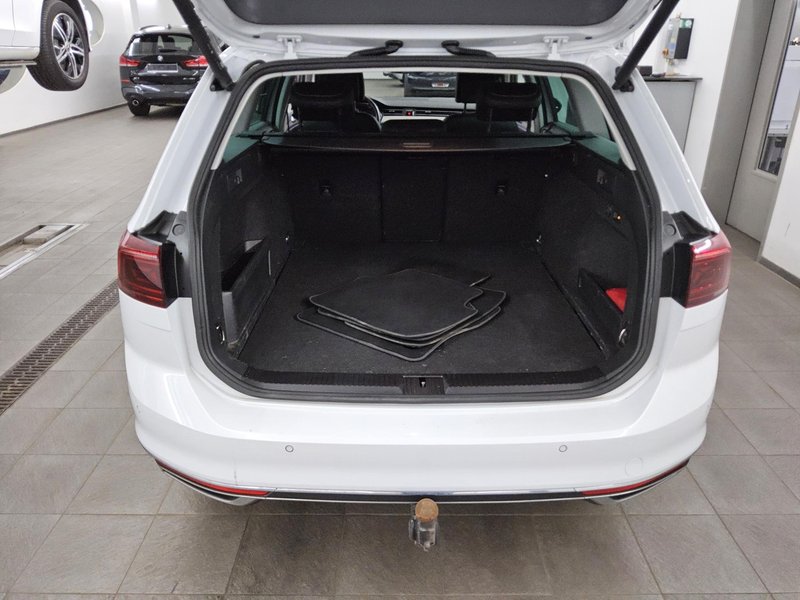 Volkswagen Passat Variant 2.0 TDI 4MOTION automatik Elegance • bežično punjenje — 11
