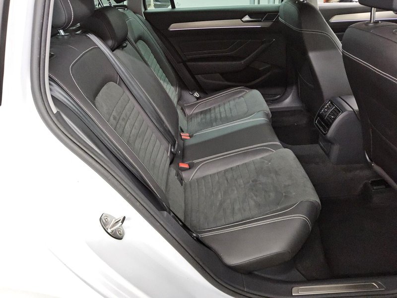 Volkswagen Passat Variant 2.0 TDI 4MOTION automatik Elegance • bežično punjenje — 13