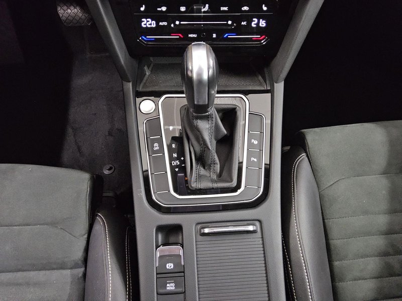 Volkswagen Passat Variant 2.0 TDI 4MOTION automatik Elegance • bežično punjenje — 6