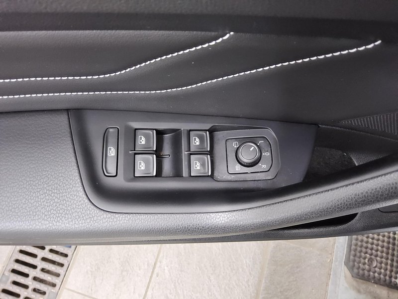 Volkswagen Passat Variant 2.0 TDI 4MOTION automatik Elegance • bežično punjenje — 9