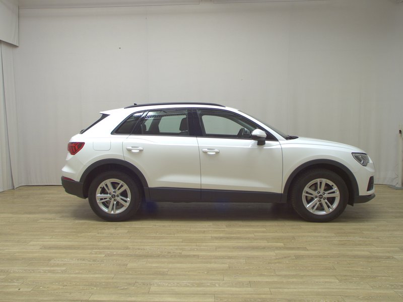 Audi Q3 35 TDI automatik • Full LED • AHK