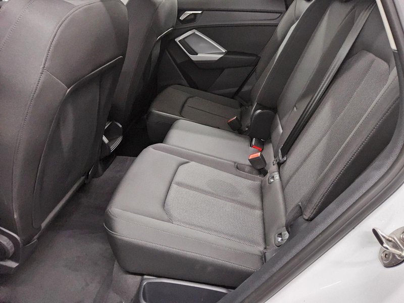 Audi Q3 35 TDI automatik • Full LED • AHK — 13