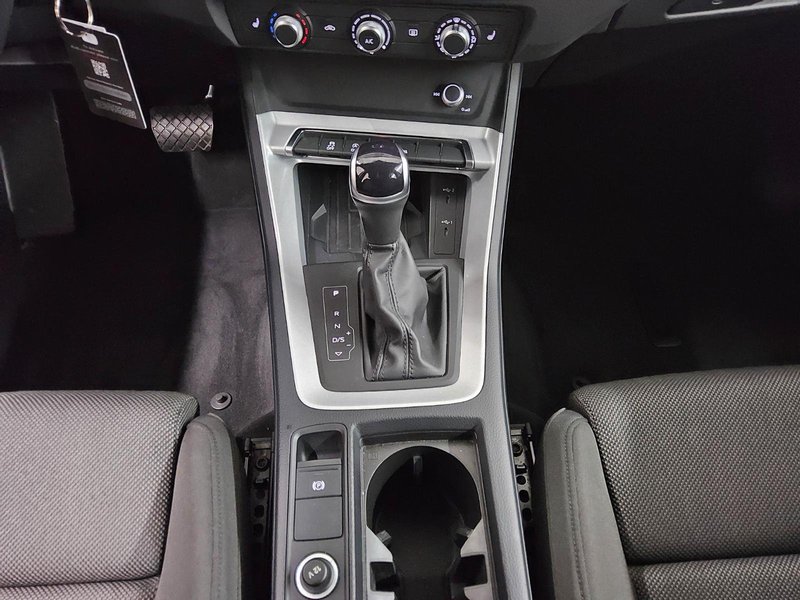 Audi Q3 35 TDI automatik • Full LED • AHK — 6