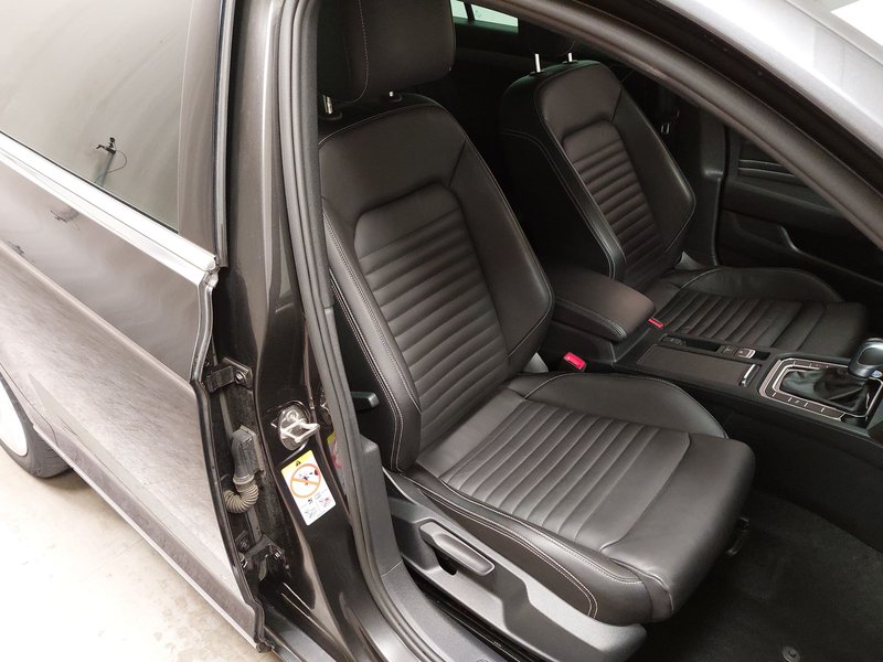 Volkswagen Passat GTE 1.4 TSI automatik • panorama • ACC — 10