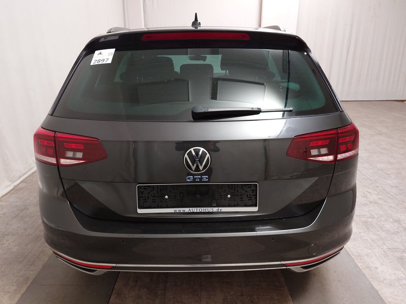 Volkswagen Passat GTE 1.4 TSI automatik • panorama • ACC — 14